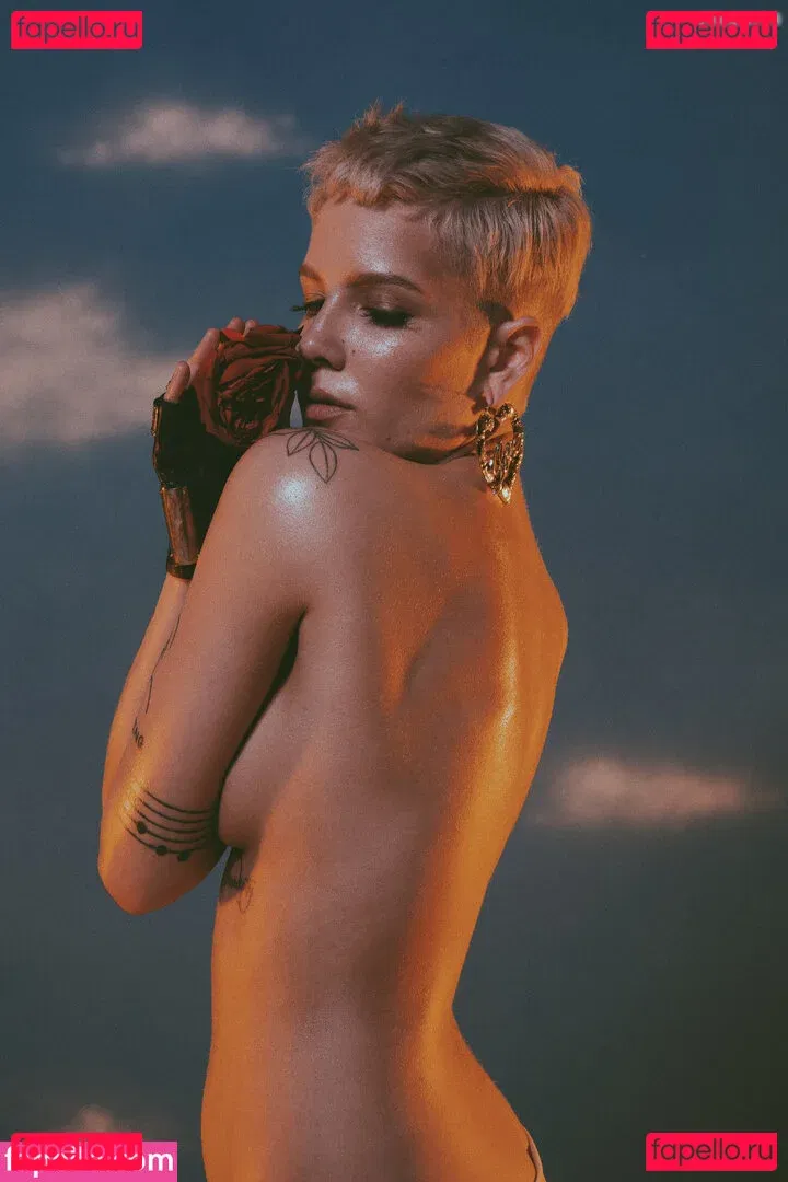 Halsey Onlyfans Photo Gallery 
