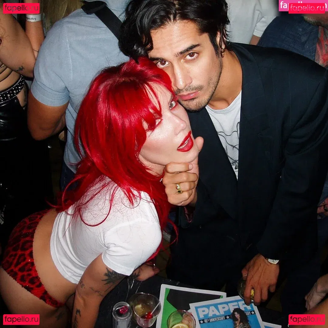 Halsey Onlyfans Photo Gallery 