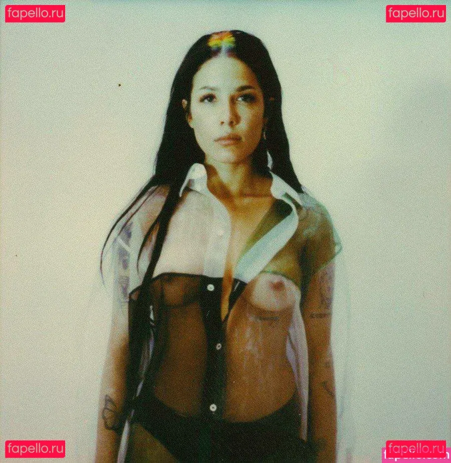 Halsey Onlyfans Photo Gallery 
