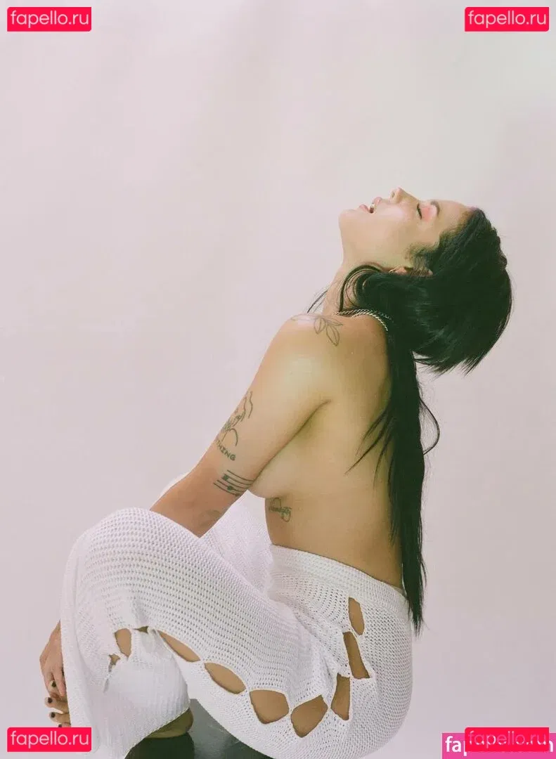 Halsey Onlyfans Photo Gallery 
