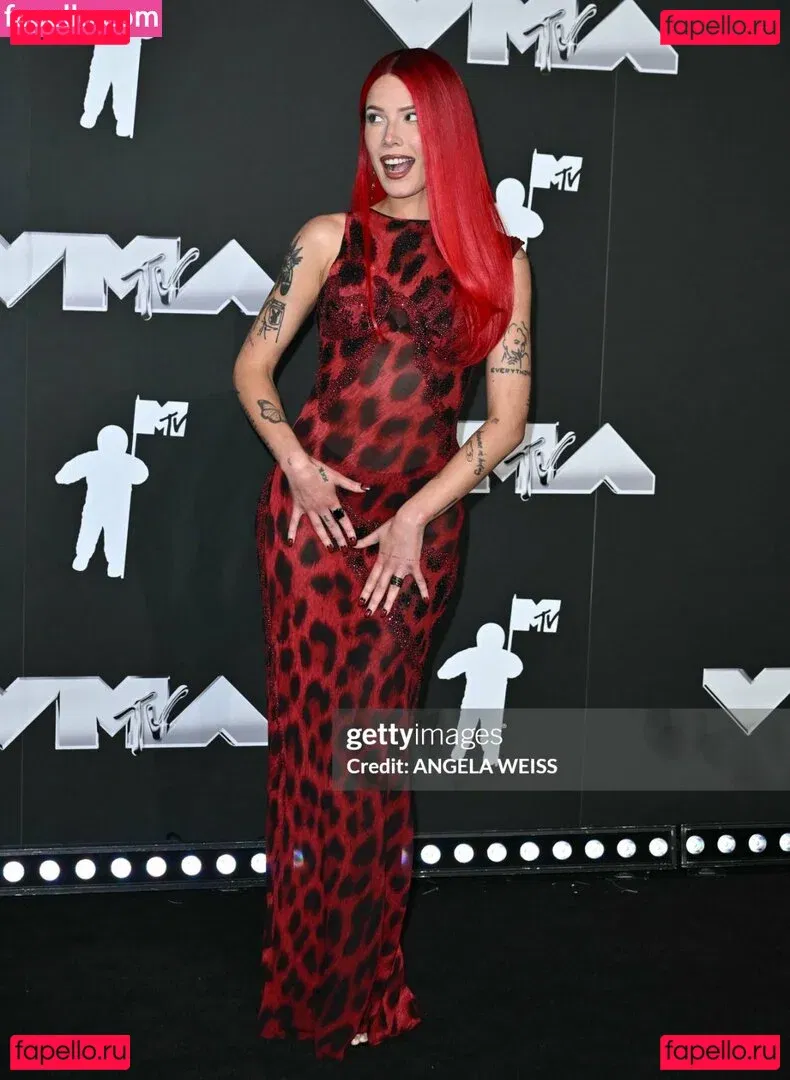 Halsey Onlyfans Photo Gallery 