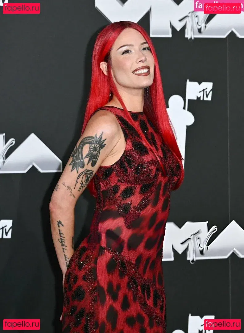 Halsey Onlyfans Photo Gallery 