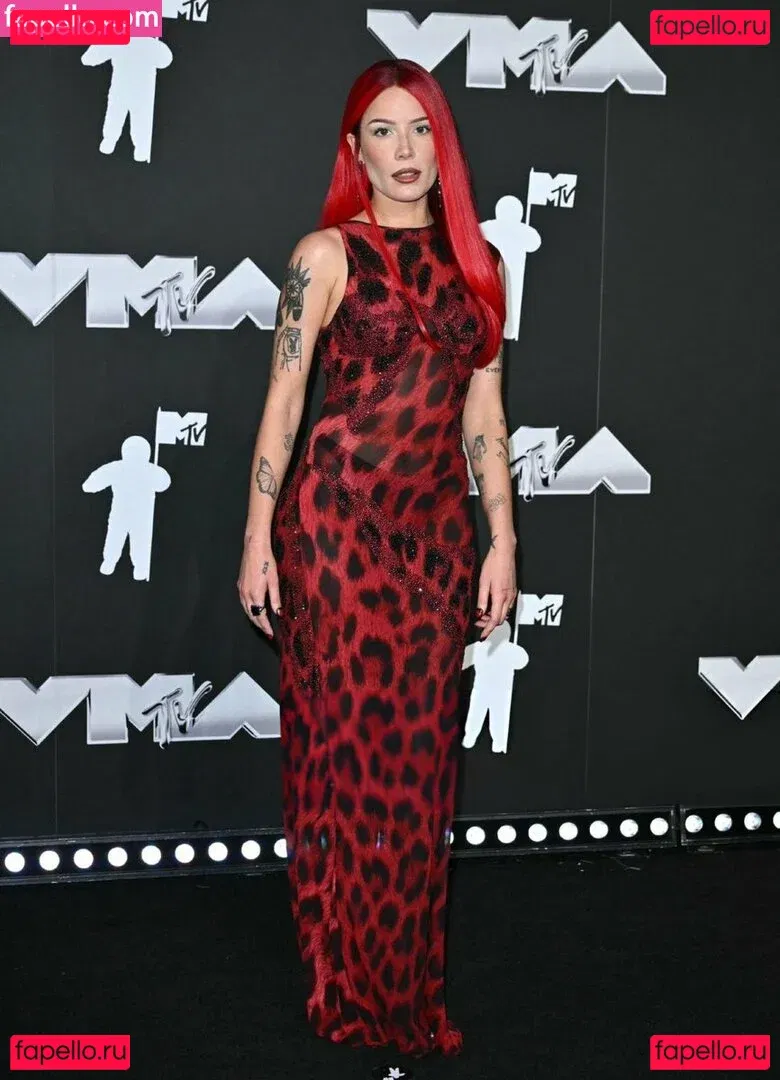 Halsey Onlyfans Photo Gallery 