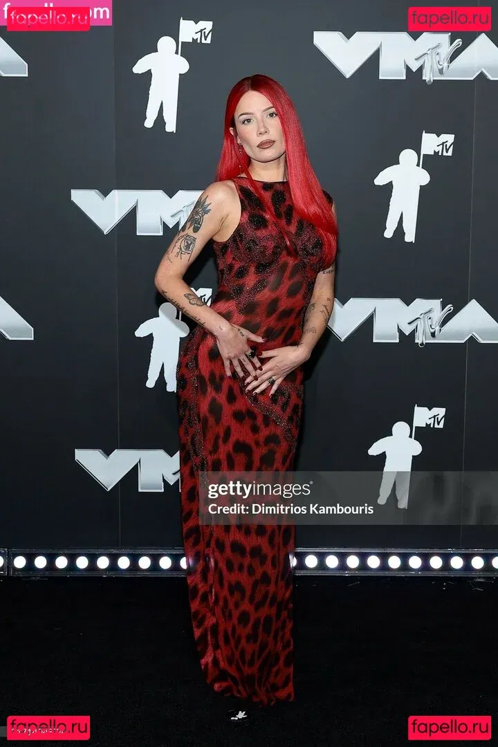 Halsey Onlyfans Photo Gallery 