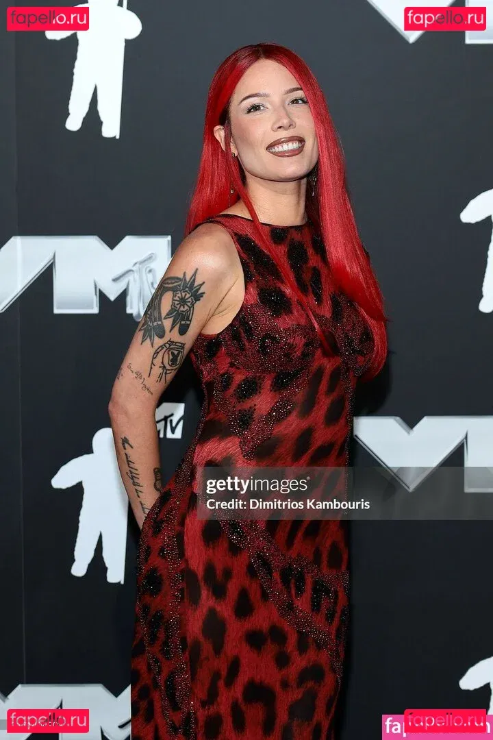 Halsey Onlyfans Photo Gallery 