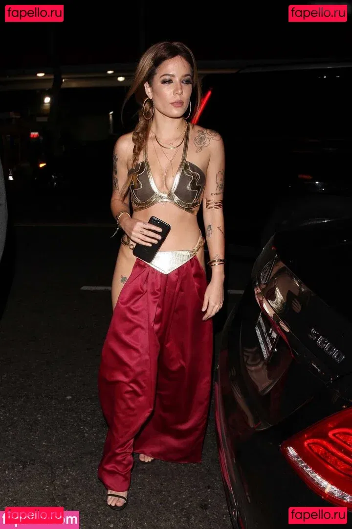 Halsey Onlyfans Photo Gallery 