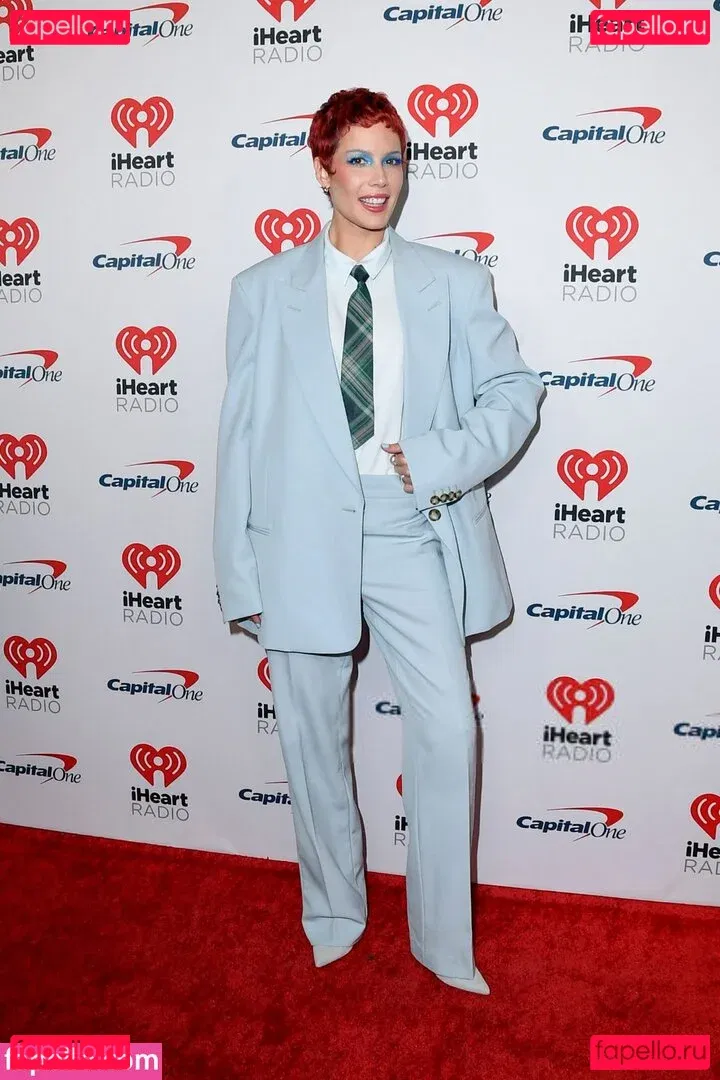 Halsey Onlyfans Photo Gallery 