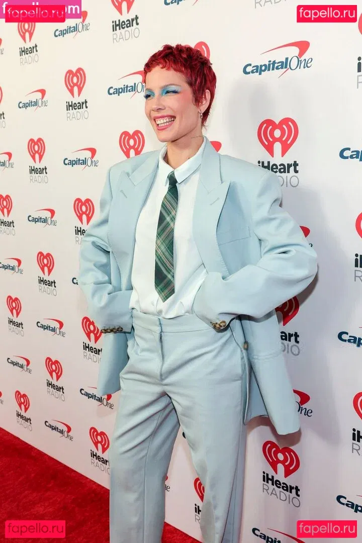 Halsey Onlyfans Photo Gallery 