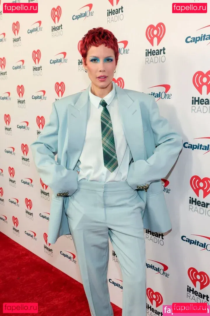 Halsey Onlyfans Photo Gallery 