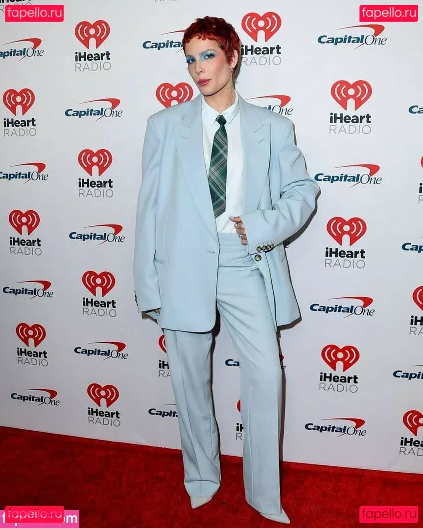 Halsey Onlyfans Photo Gallery 