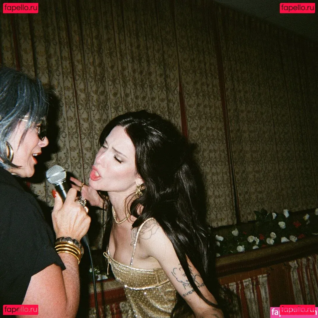 Halsey Onlyfans Photo Gallery 