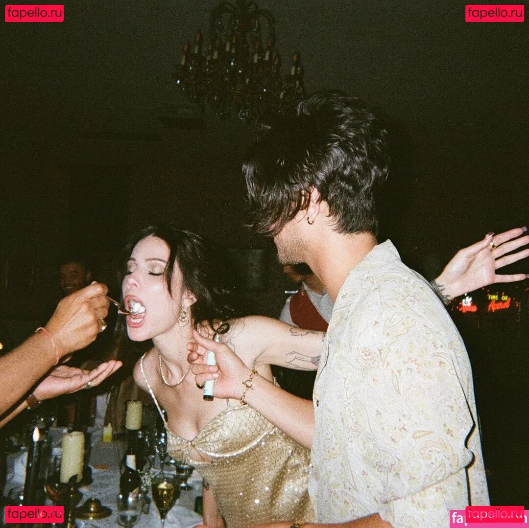 Halsey Onlyfans Photo Gallery 