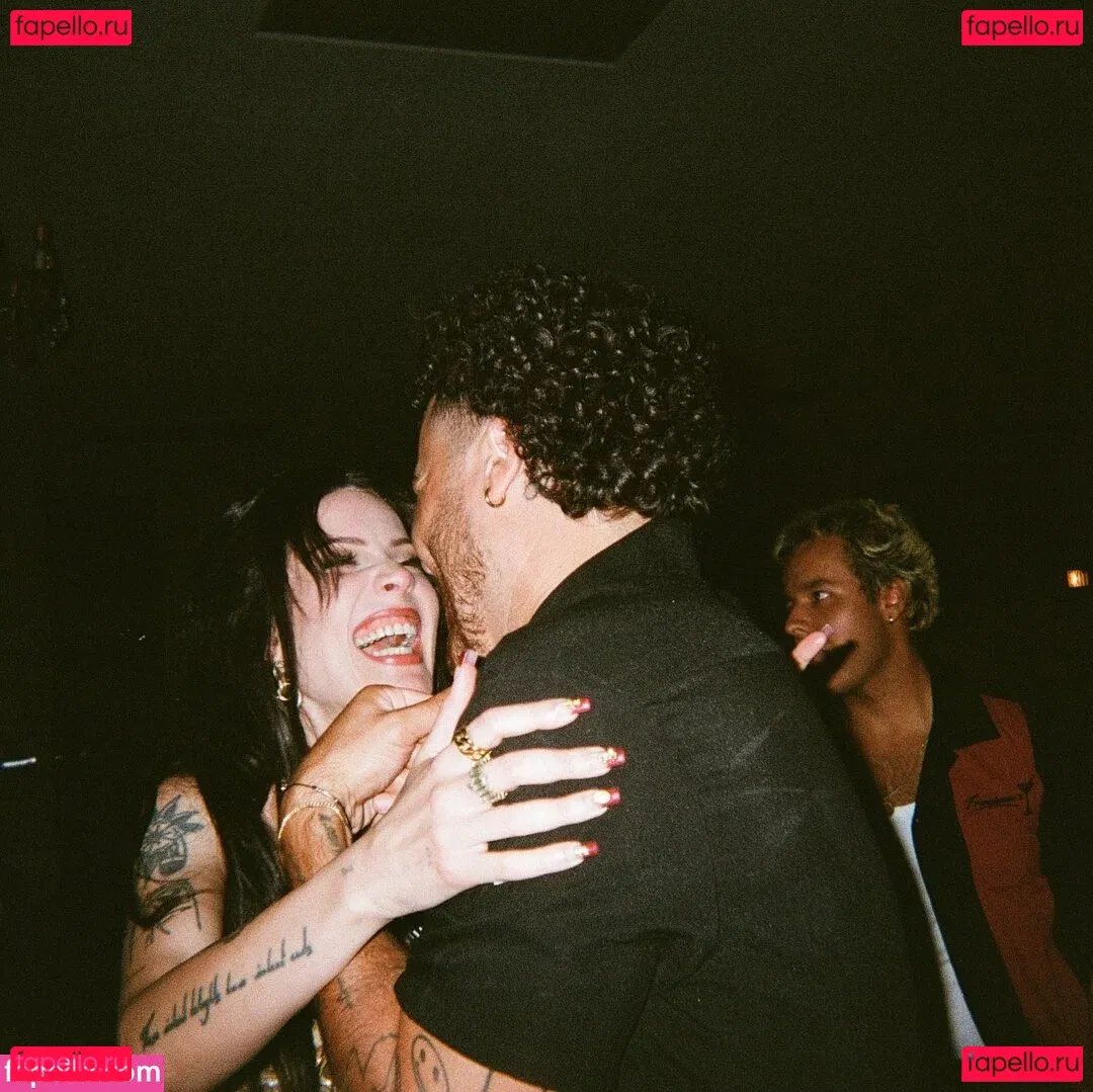 Halsey Onlyfans Photo Gallery 