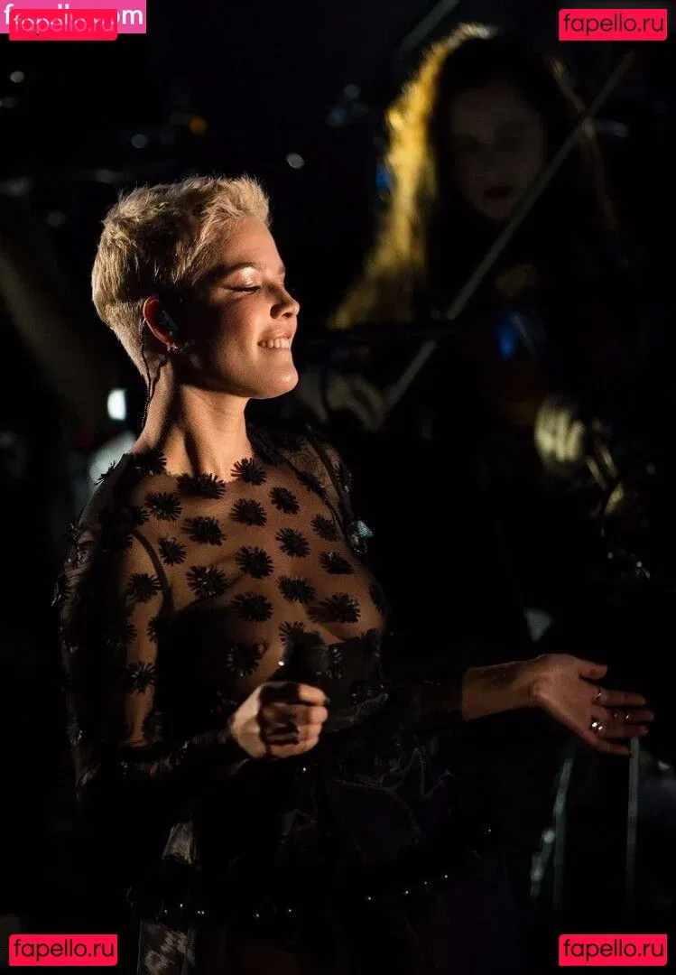 Halsey Onlyfans Photo Gallery 