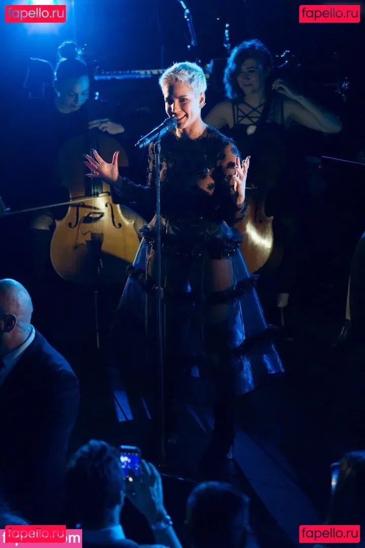 Halsey Onlyfans Photo Gallery 