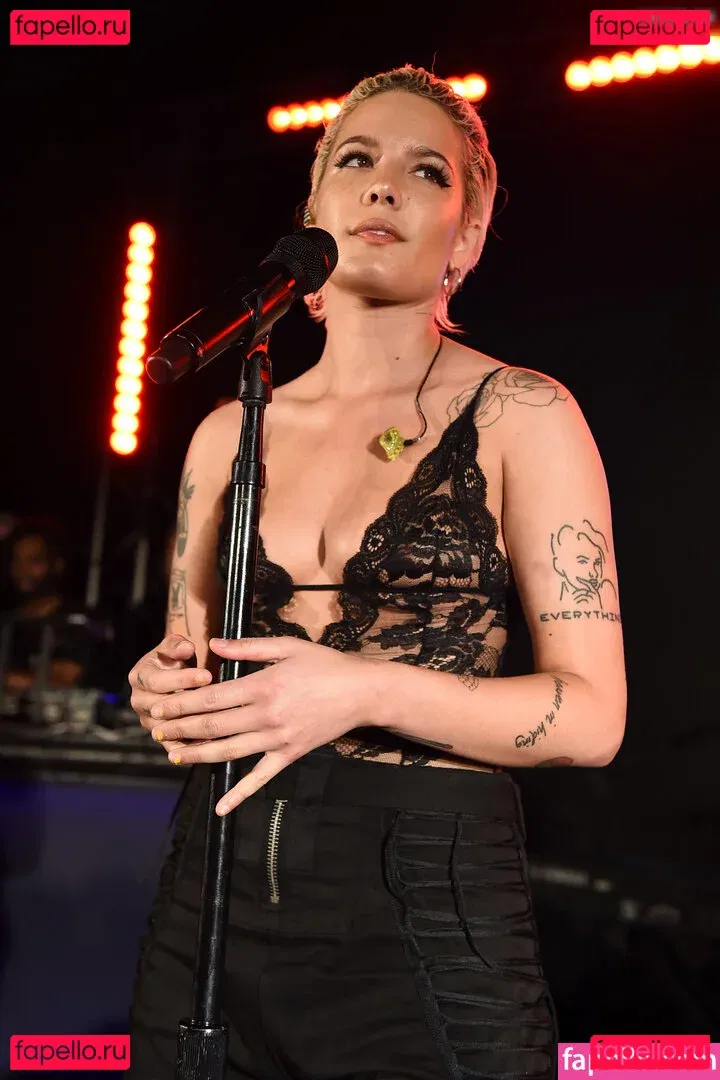Halsey Onlyfans Photo Gallery 