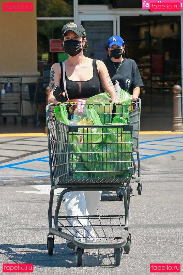 Halsey Onlyfans Photo Gallery 