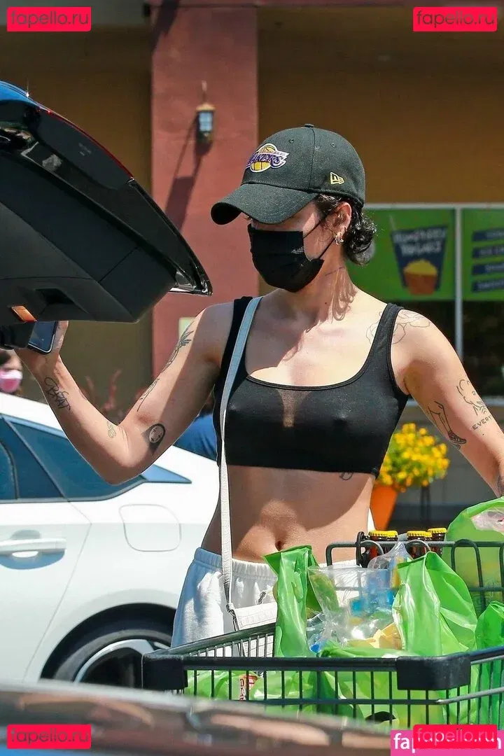 Halsey Onlyfans Photo Gallery 