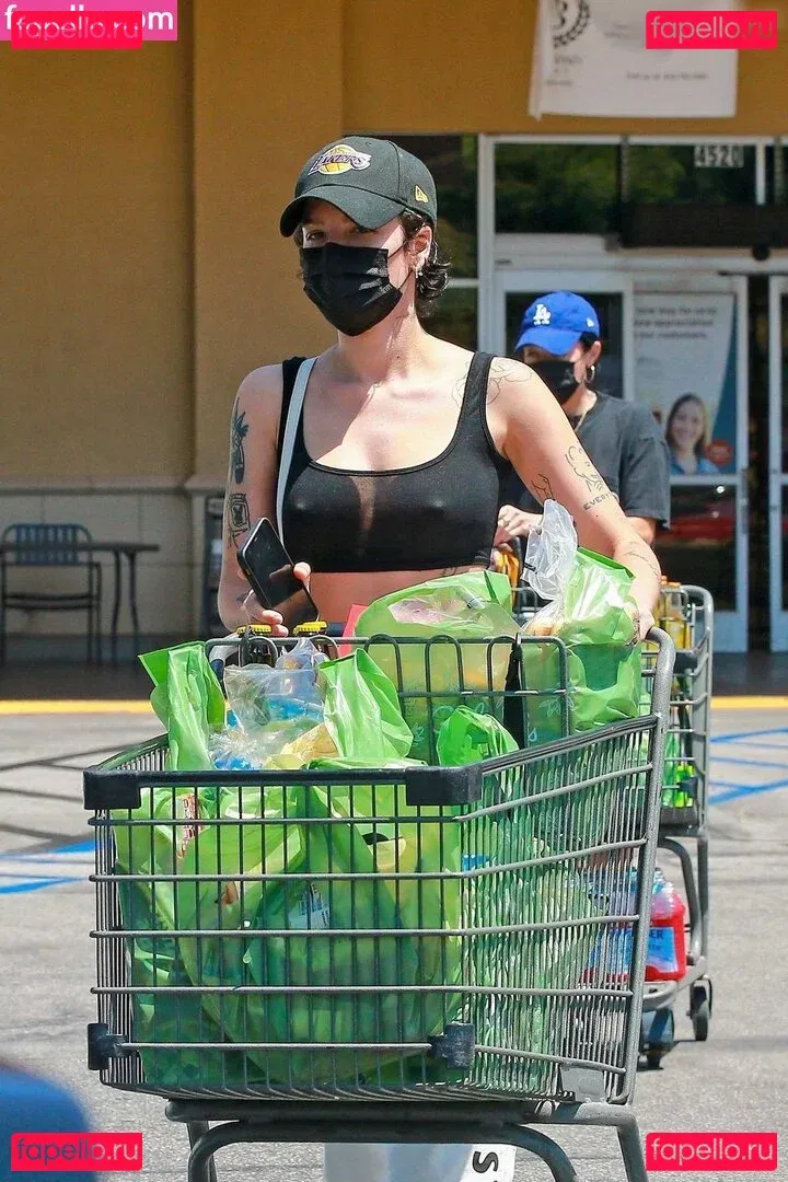 Halsey Onlyfans Photo Gallery 