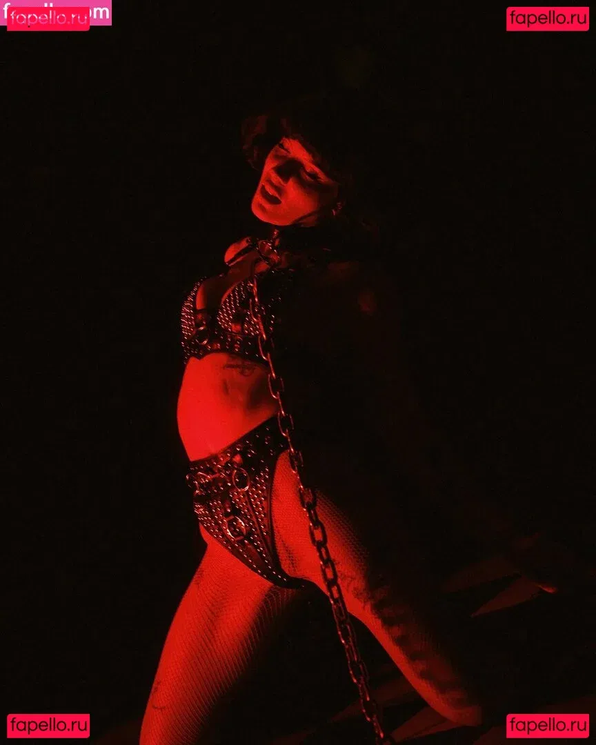 Halsey Onlyfans Photo Gallery 