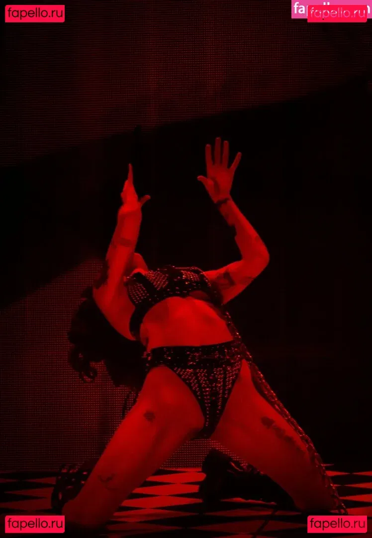 Halsey Onlyfans Photo Gallery 