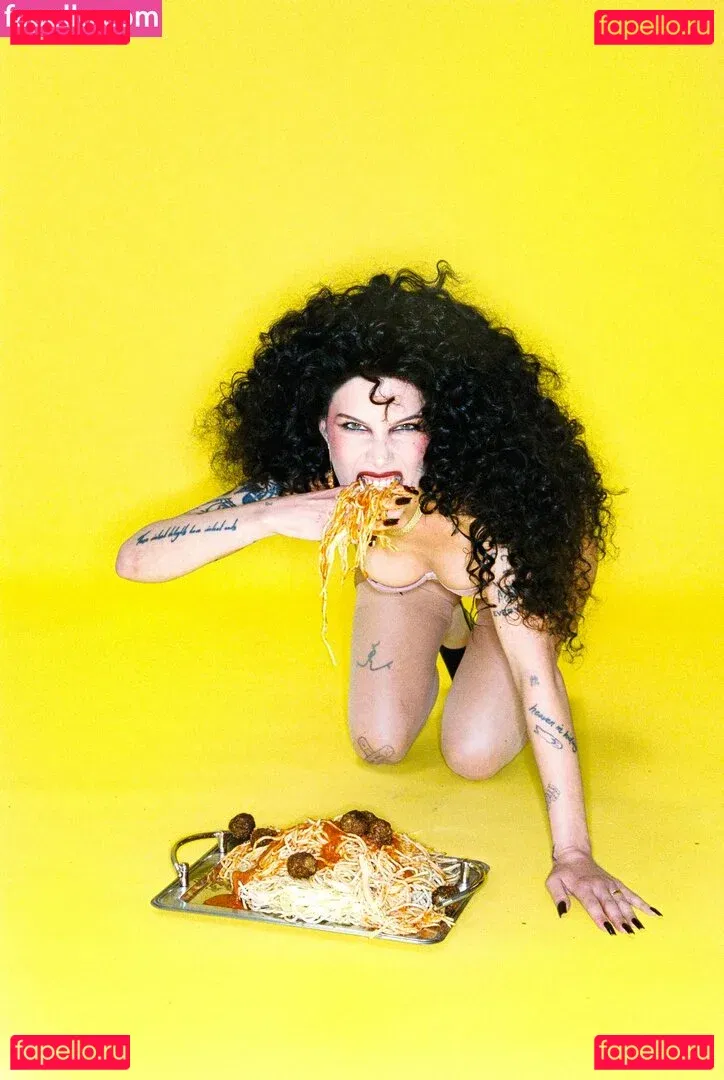 Halsey Onlyfans Photo Gallery 