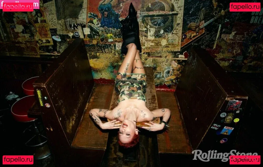 Halsey Onlyfans Photo Gallery 