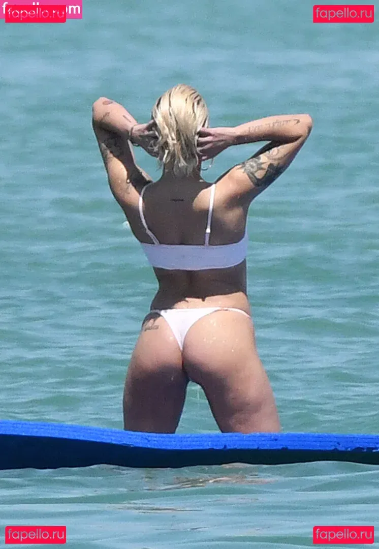 Halsey Onlyfans Photo Gallery 