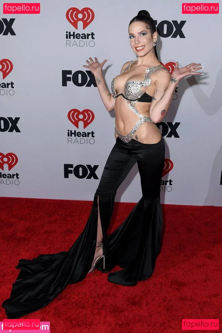 Halsey Onlyfans Photo Gallery 