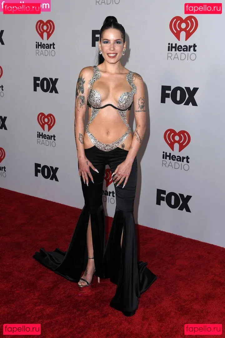 Halsey Onlyfans Photo Gallery 