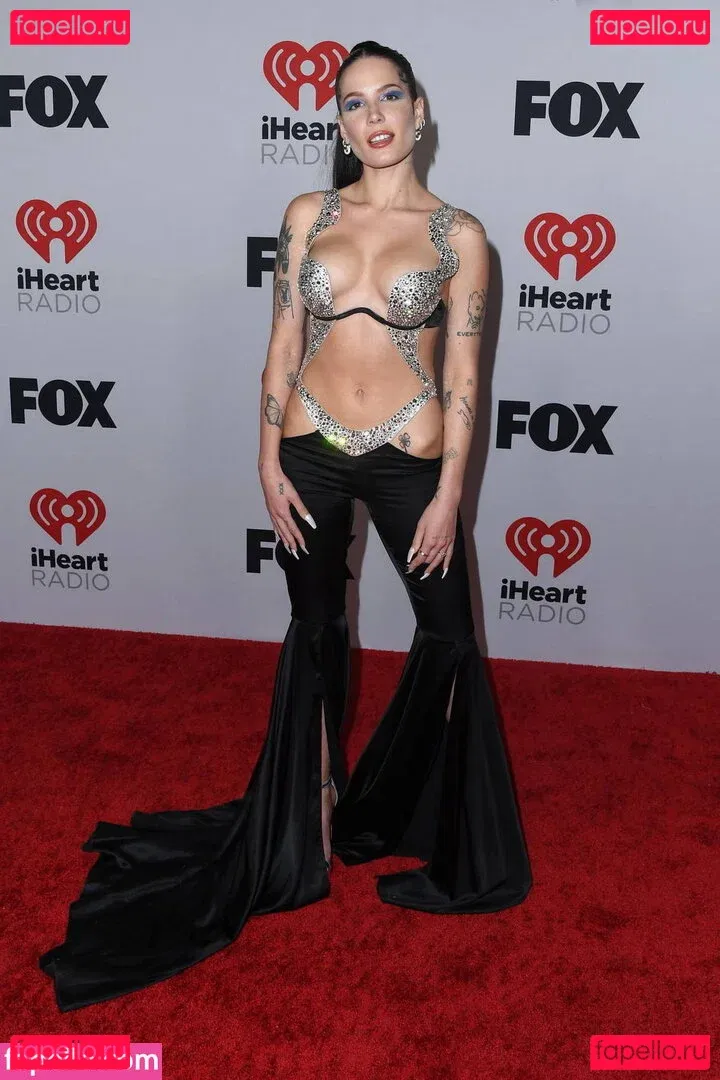 Halsey Onlyfans Photo Gallery 