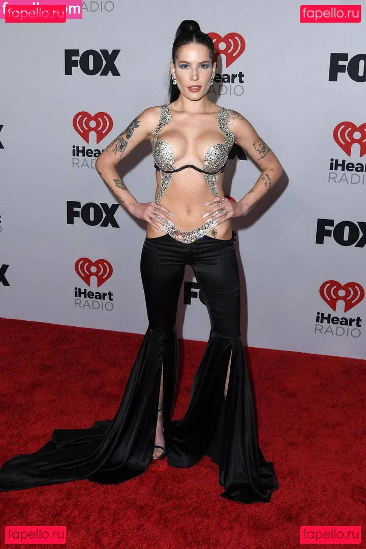 Halsey Onlyfans Photo Gallery 