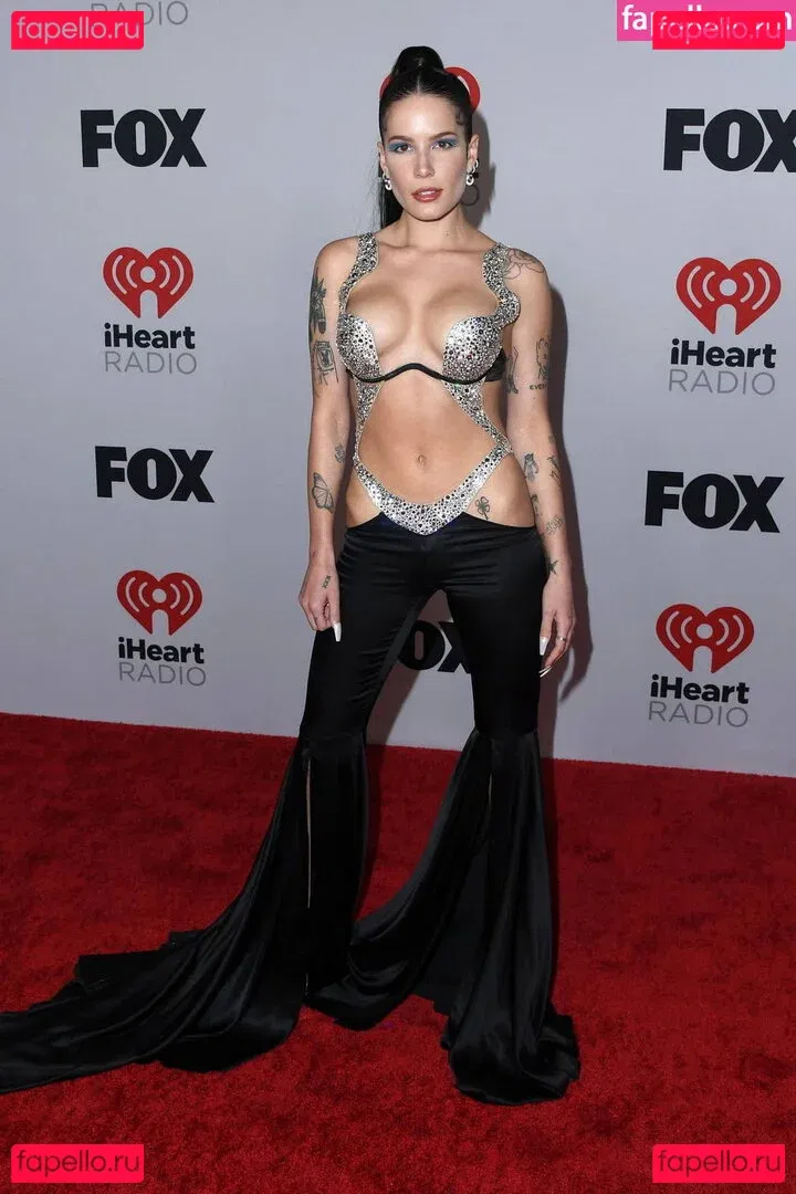 Halsey Onlyfans Photo Gallery 