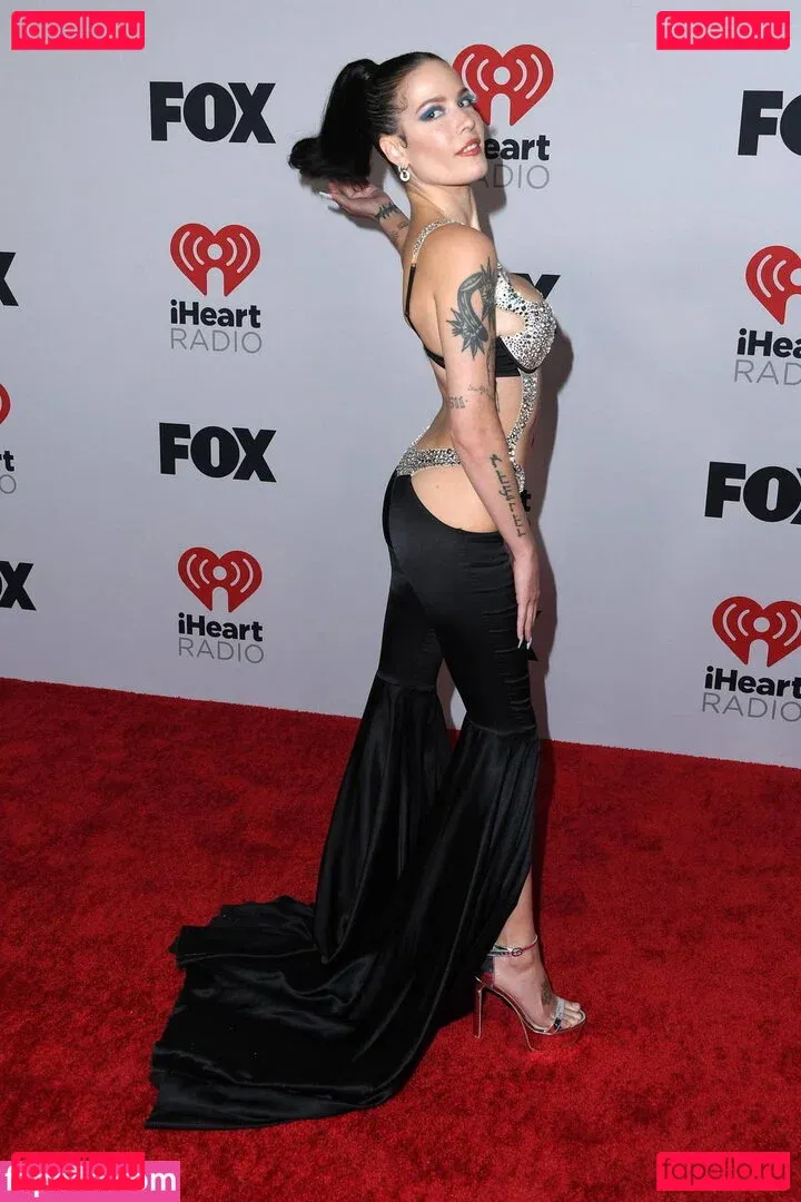 Halsey Onlyfans Photo Gallery 