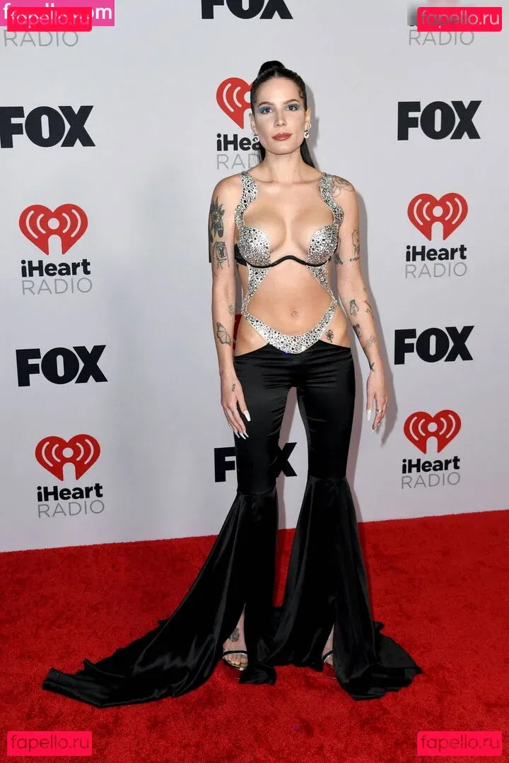 Halsey Onlyfans Photo Gallery 