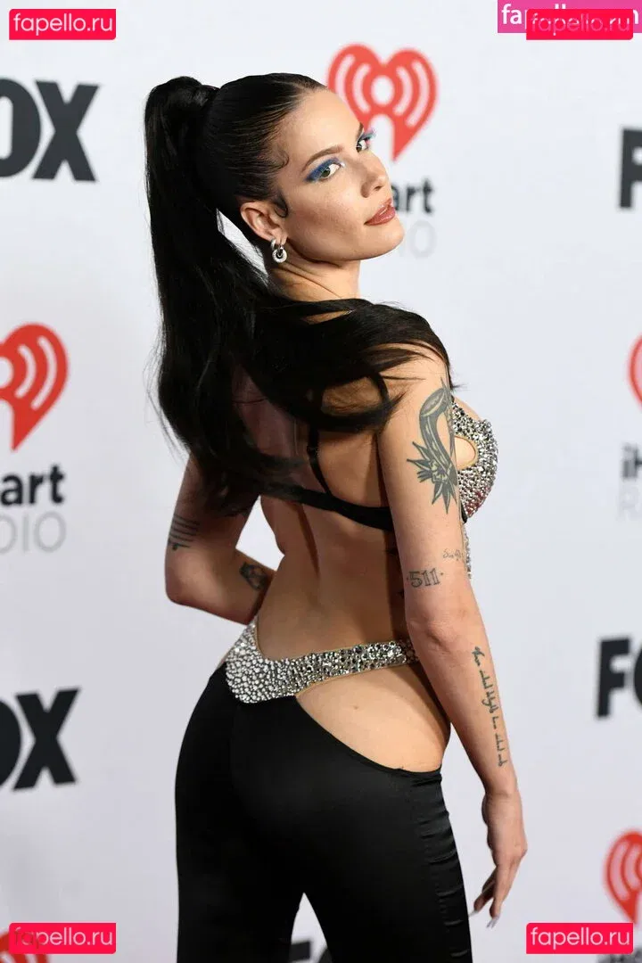 Halsey Onlyfans Photo Gallery 