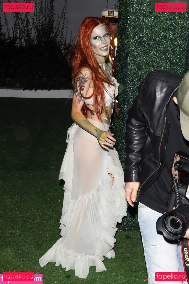 Halsey Onlyfans Photo Gallery 