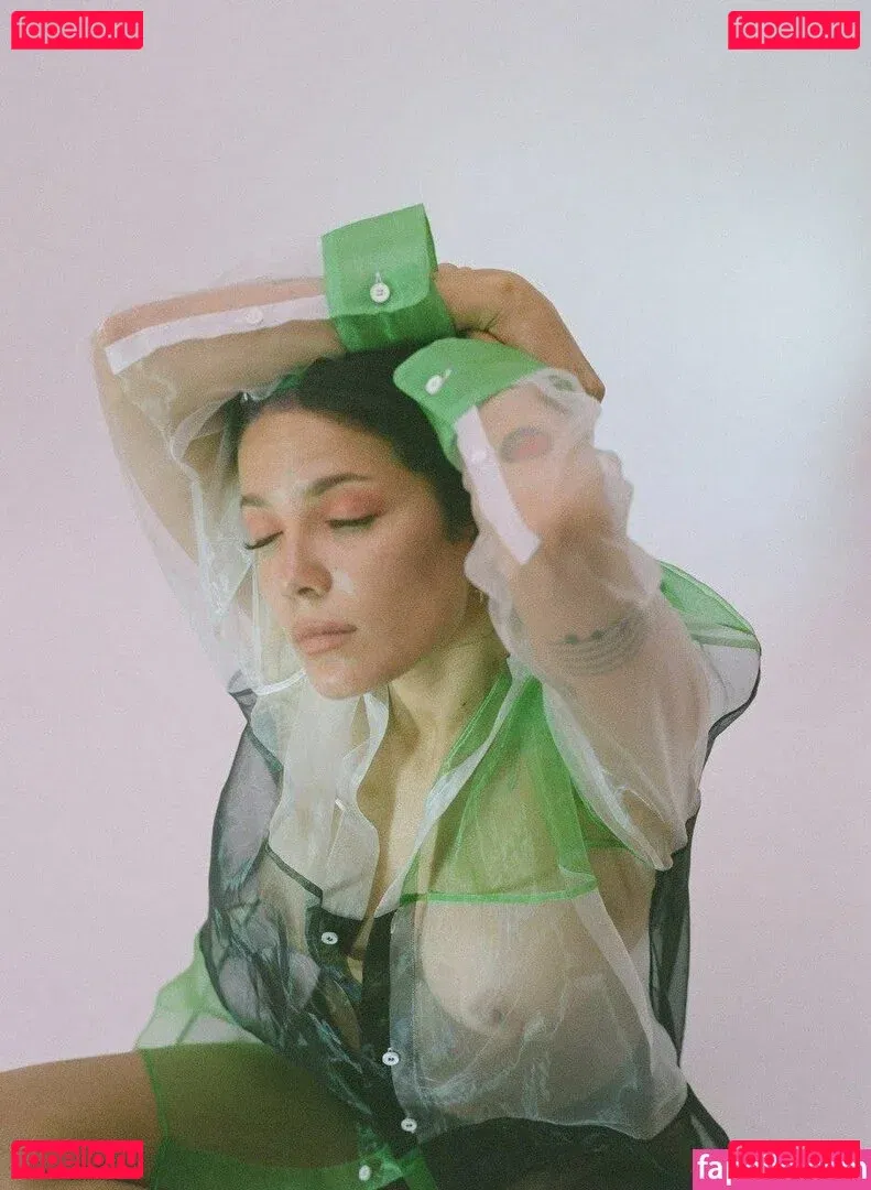 Halsey Onlyfans Photo Gallery 