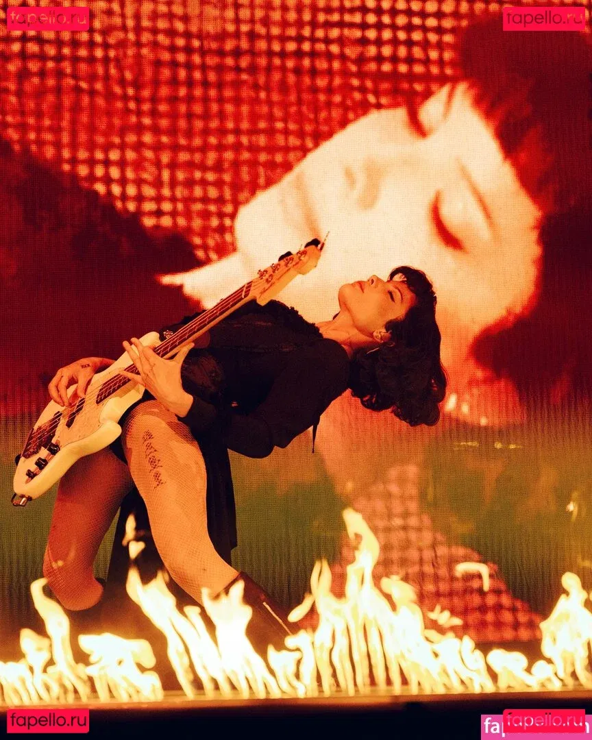 Halsey Onlyfans Photo Gallery 