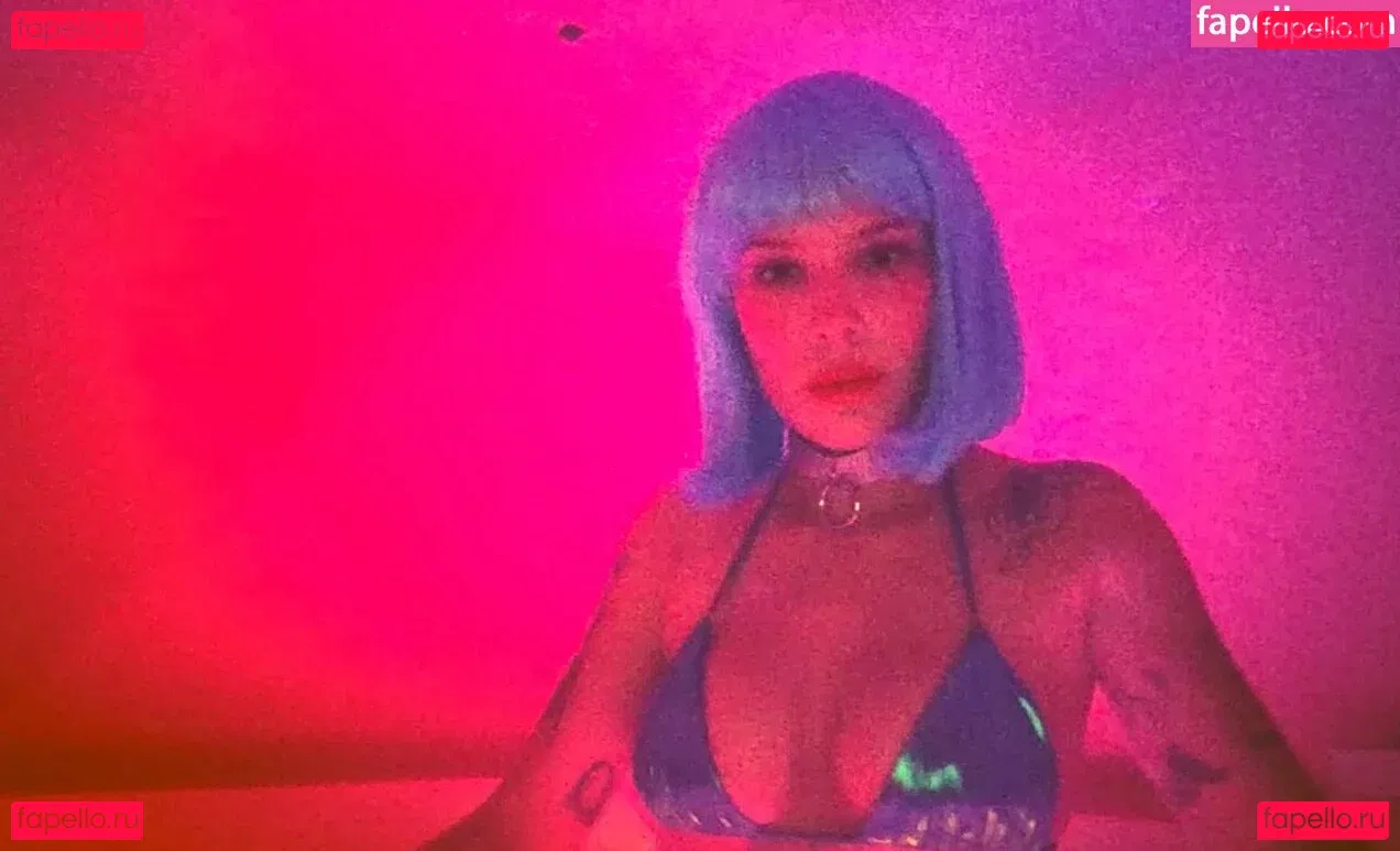 Halsey Onlyfans Photo Gallery 