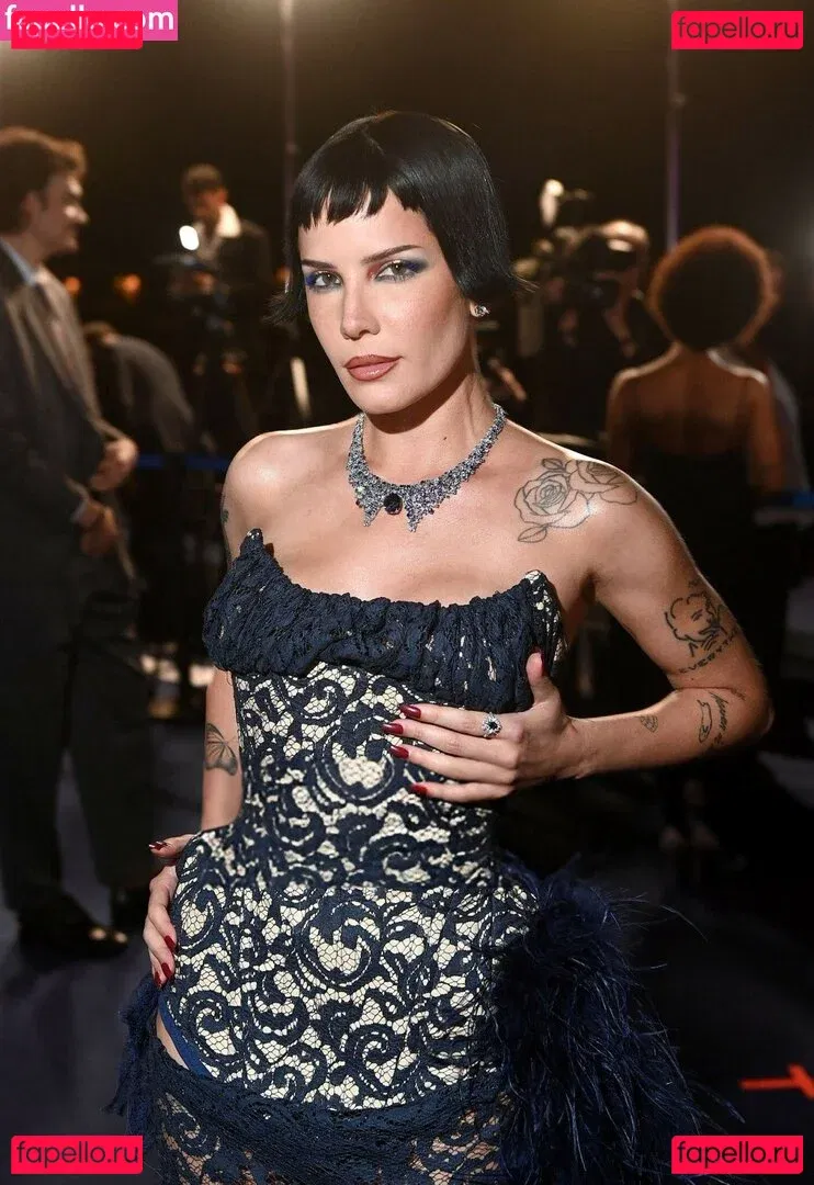 Halsey Onlyfans Photo Gallery 