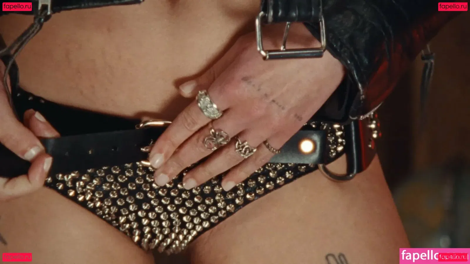 Halsey Onlyfans Photo Gallery 