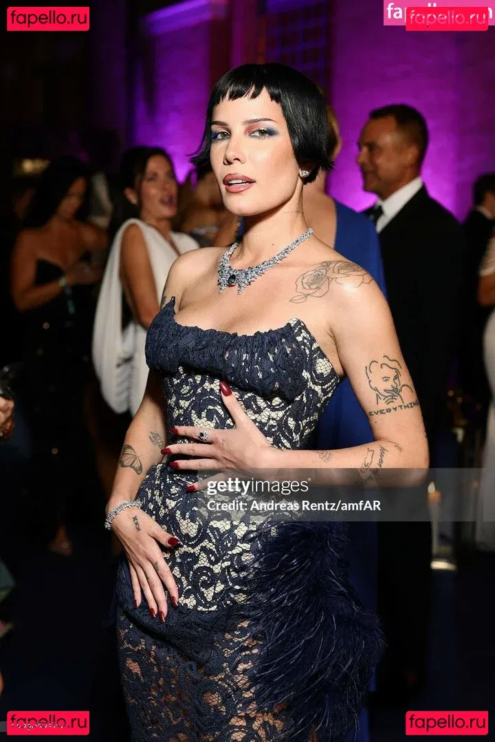 Halsey Onlyfans Photo Gallery 