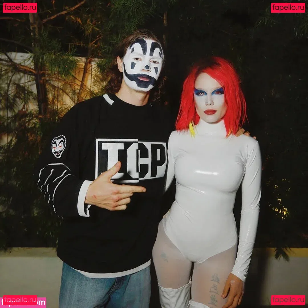 Halsey Onlyfans Photo Gallery 