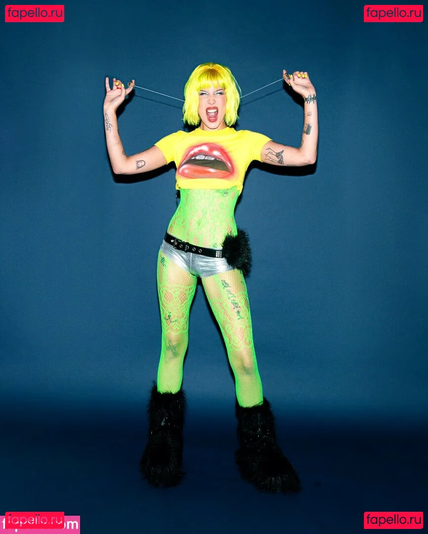 Halsey Onlyfans Photo Gallery 