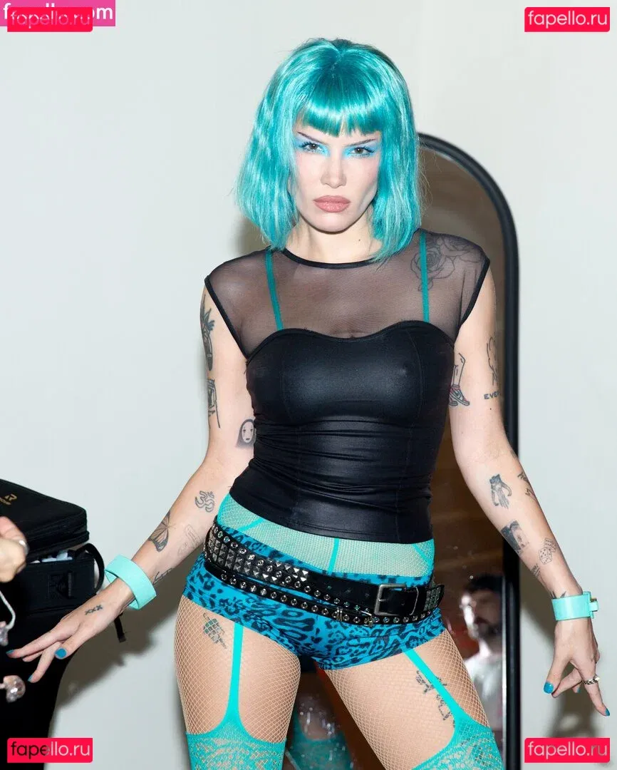 Halsey Onlyfans Photo Gallery 