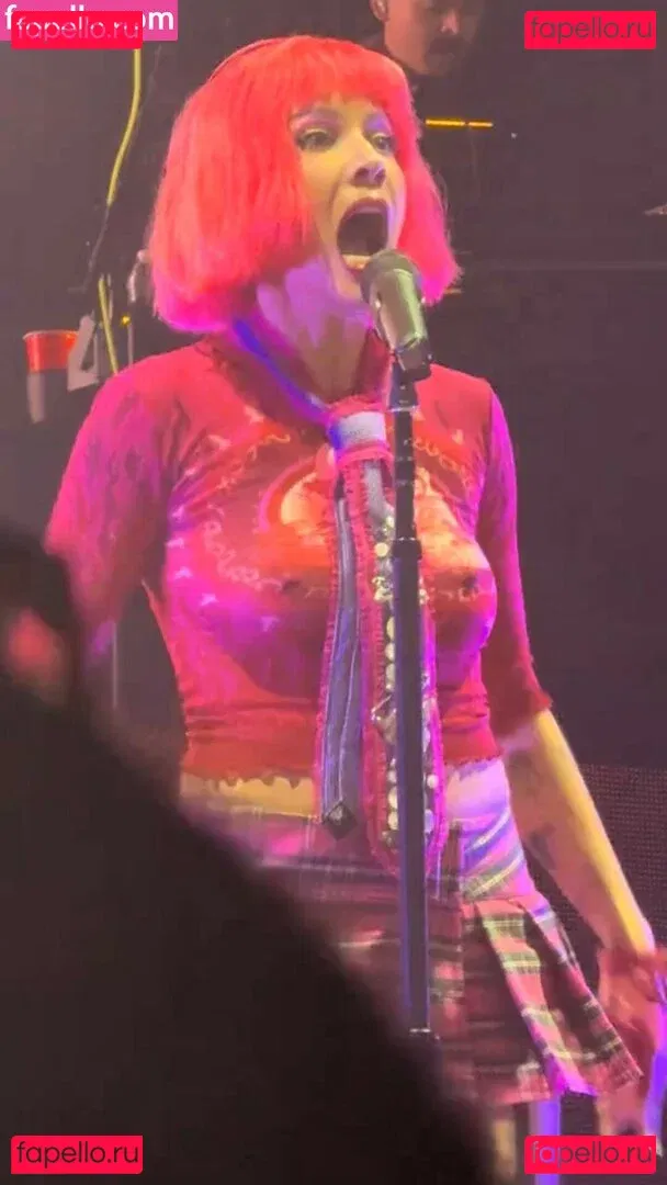 Halsey Onlyfans Photo Gallery 