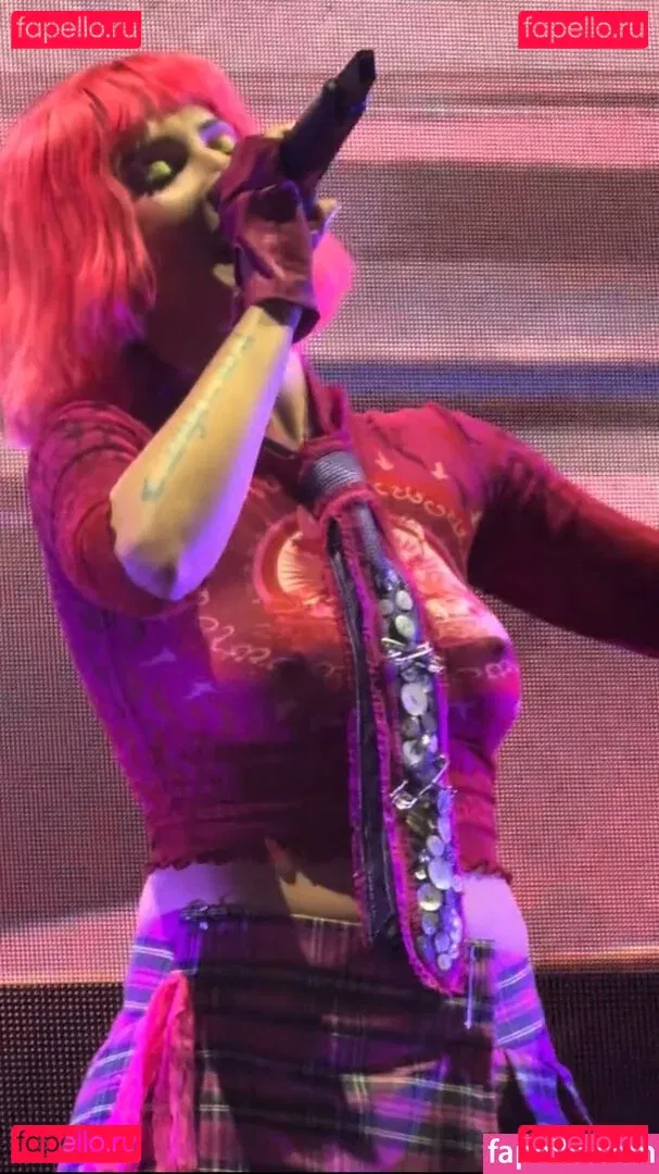 Halsey Onlyfans Photo Gallery 