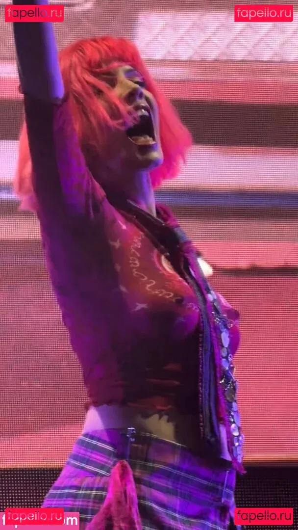 Halsey Onlyfans Photo Gallery 