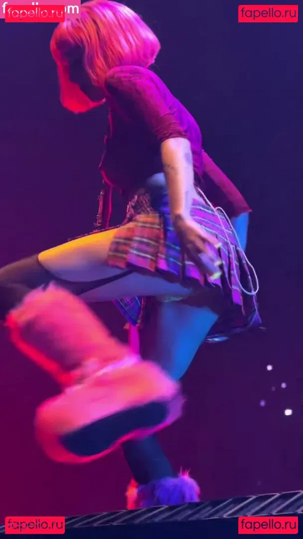 Halsey Onlyfans Photo Gallery 